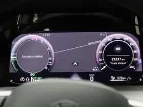 Volkswagen Golf (2025) thumbnail 8