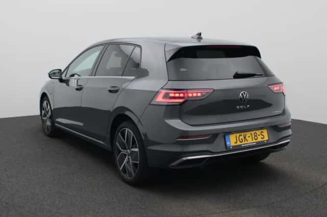 Volkswagen Golf (2025) thumbnail 2