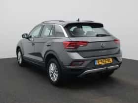 Volkswagen T-Roc (2022) thumbnail 2