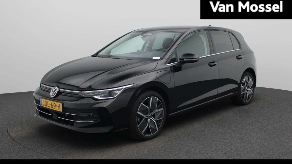 Volkswagen Golf (2025) — foto 1