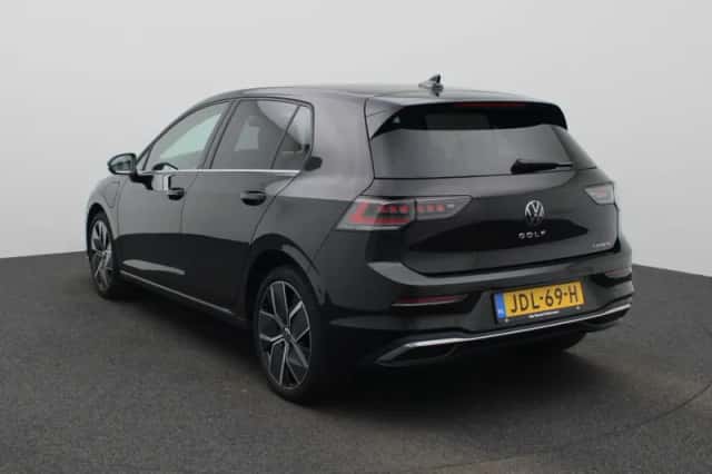 Volkswagen Golf (2025) thumbnail 2