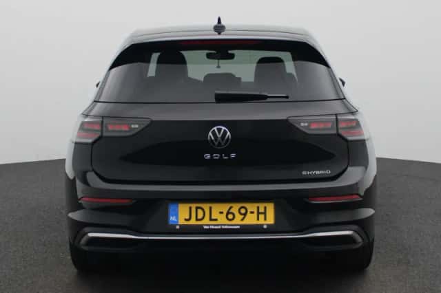 Volkswagen Golf (2025) thumbnail 5