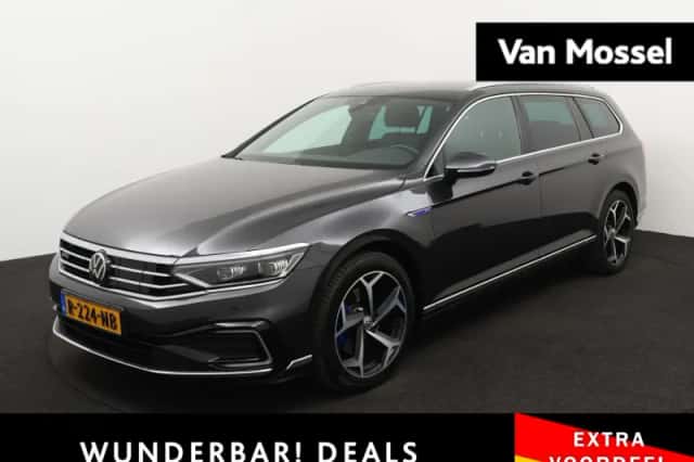 Volkswagen Passat (2023) thumbnail 1