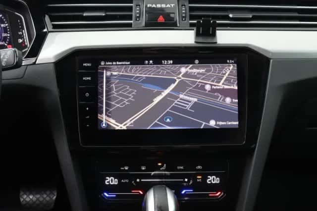 Volkswagen Passat (2023) thumbnail 14