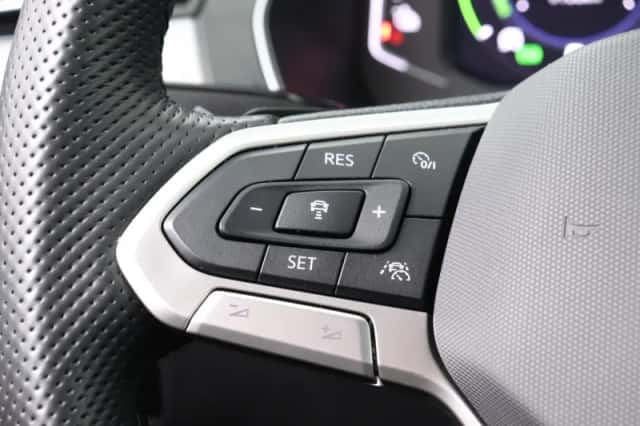Volkswagen Passat (2023) thumbnail 15