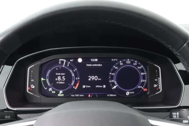 Volkswagen Passat (2023) thumbnail 19