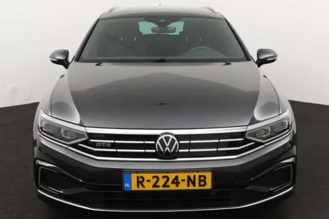 Volkswagen Passat (2023) thumbnail 5