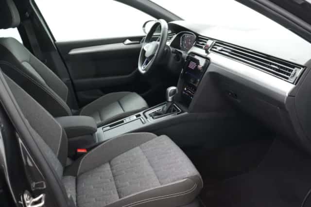Volkswagen Passat (2023) thumbnail 8