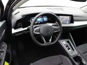 Volkswagen Golf (2023) thumbnail 3