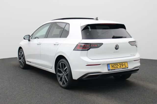 Volkswagen Golf (2025) thumbnail 2