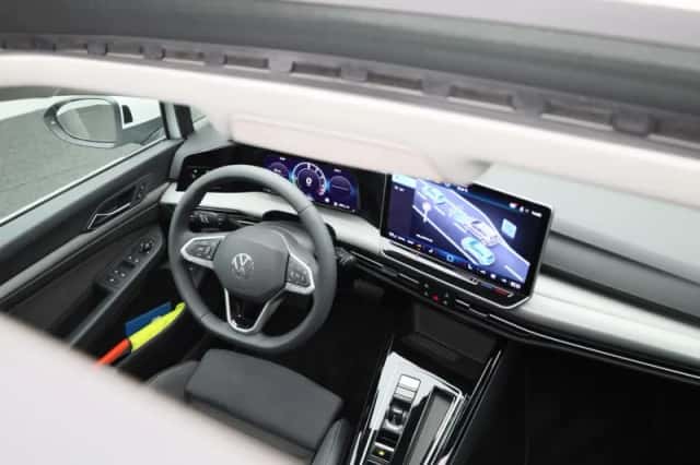 Volkswagen Golf (2025) thumbnail 36