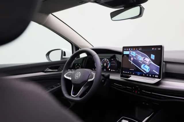 Volkswagen Golf (2025) thumbnail 37