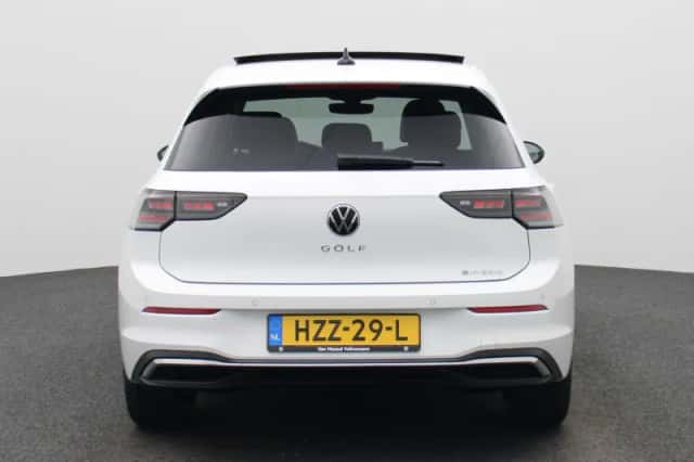 Volkswagen Golf (2025) thumbnail 5