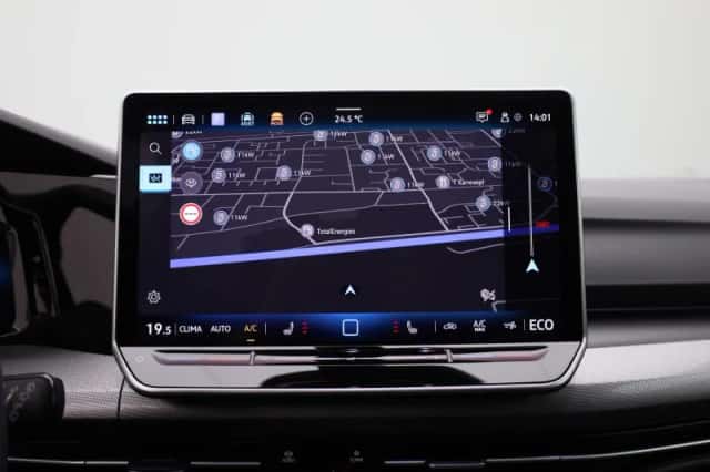Volkswagen Golf (2025) thumbnail 9