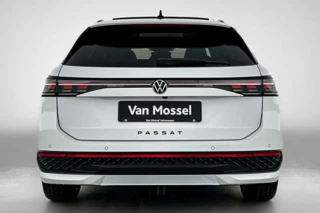 Volkswagen Passat (2025) thumbnail 3