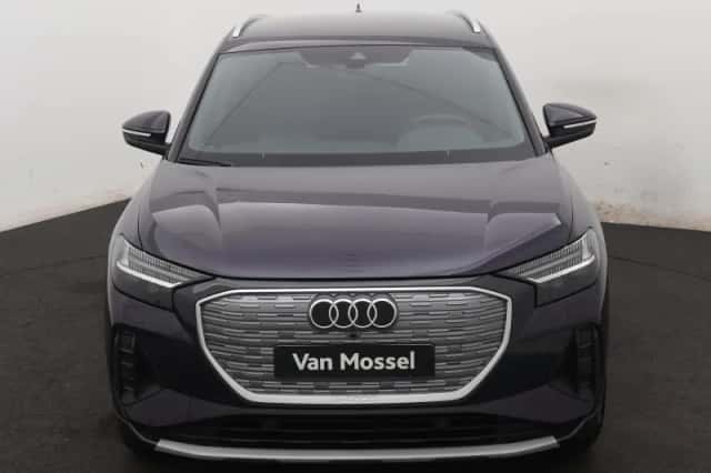 Audi Q4 e-tron (2024) thumbnail 2