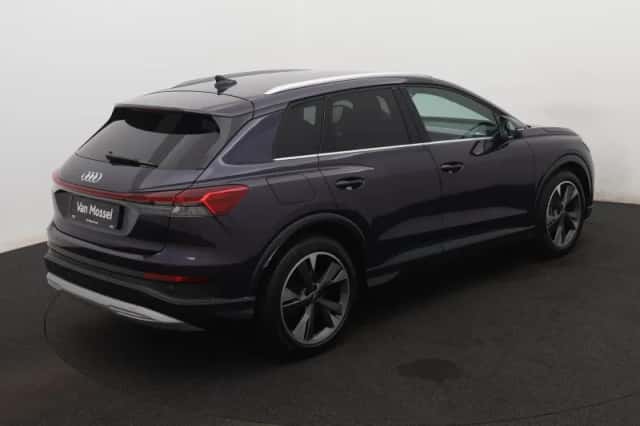 Audi Q4 e-tron (2024) thumbnail 4