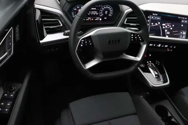 Audi Q4 e-tron (2024) thumbnail 8