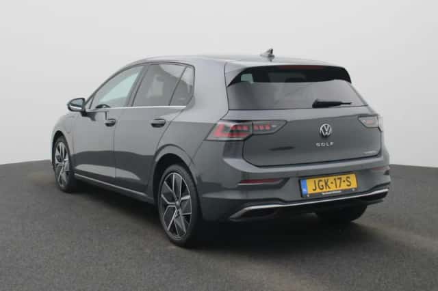 Volkswagen Golf (2025) thumbnail 2