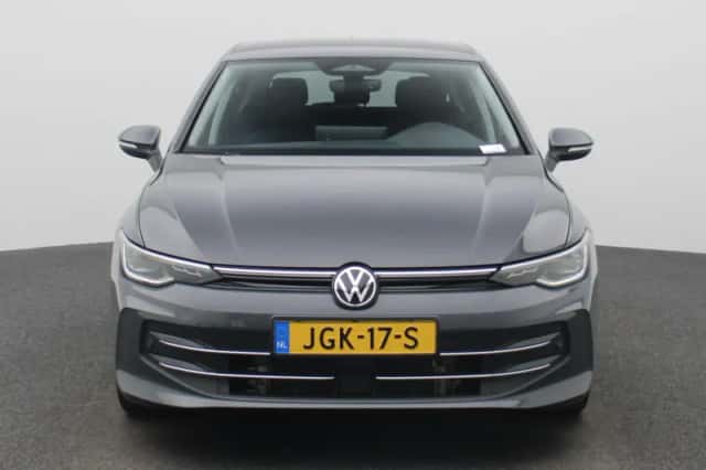 Volkswagen Golf (2025) thumbnail 3