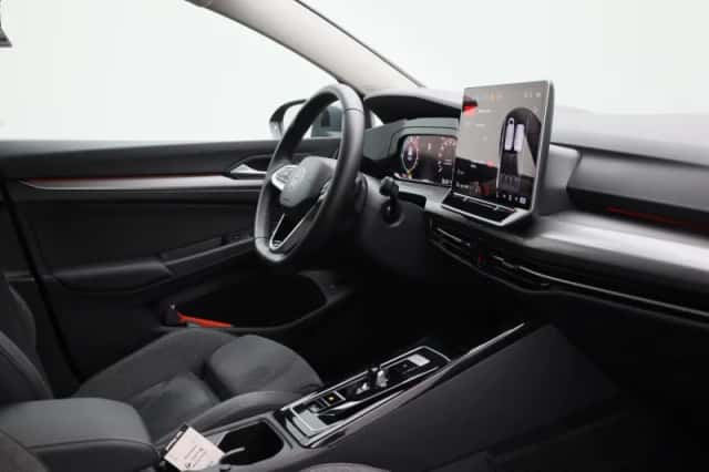 Volkswagen Golf (2025) thumbnail 36