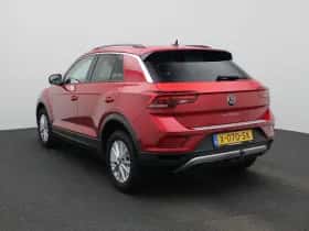 Volkswagen T-Roc (2024) thumbnail 2