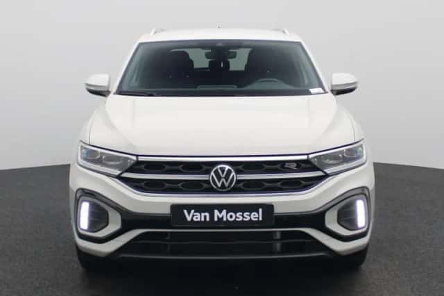 Volkswagen T-Roc (2024) thumbnail 3