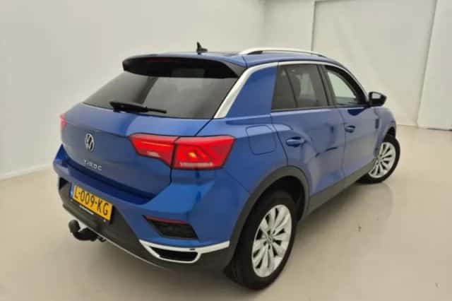 Volkswagen T-Roc (2021) thumbnail 2