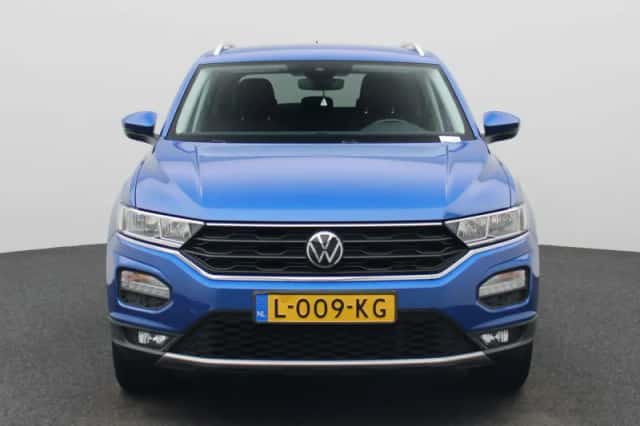 Volkswagen T-Roc (2021) thumbnail 3