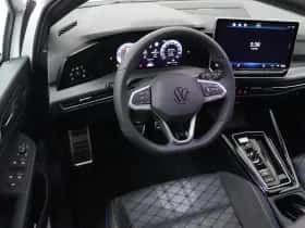 Volkswagen Golf (2025) thumbnail 4