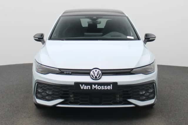 Volkswagen Golf (2025) thumbnail 3