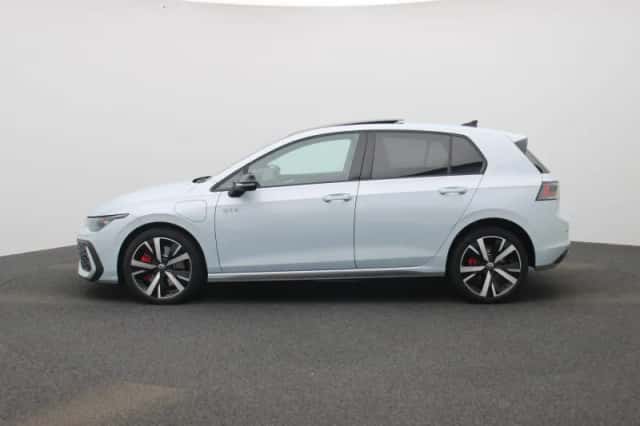 Volkswagen Golf (2025) thumbnail 4