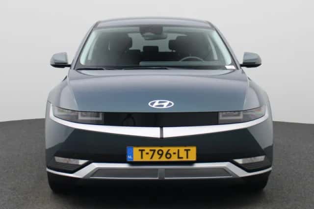 Hyundai Ioniq 5 (2023) thumbnail 3
