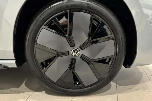 Volkswagen Passat (2025) thumbnail 5
