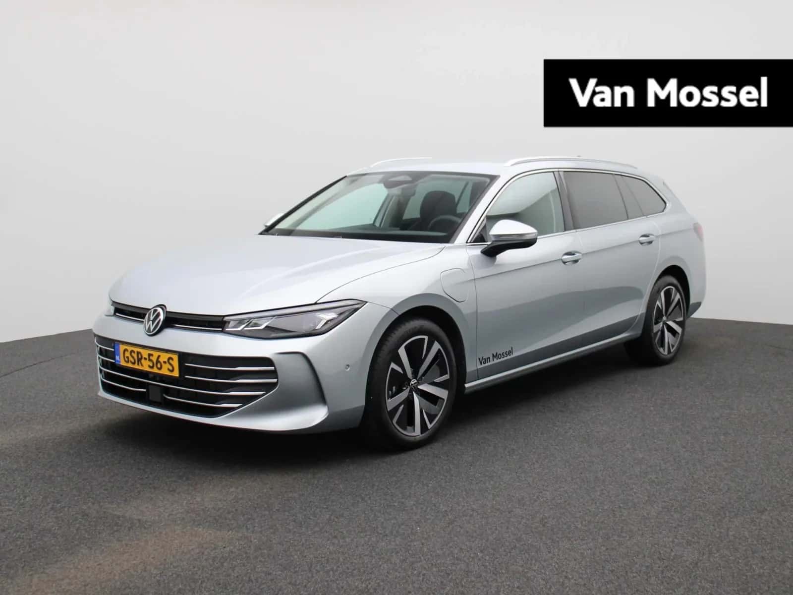 Volkswagen Passat (2024) — foto 1
