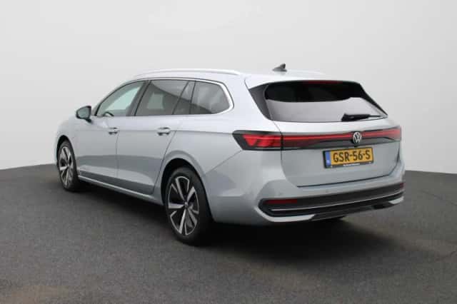 Volkswagen Passat (2024) thumbnail 2