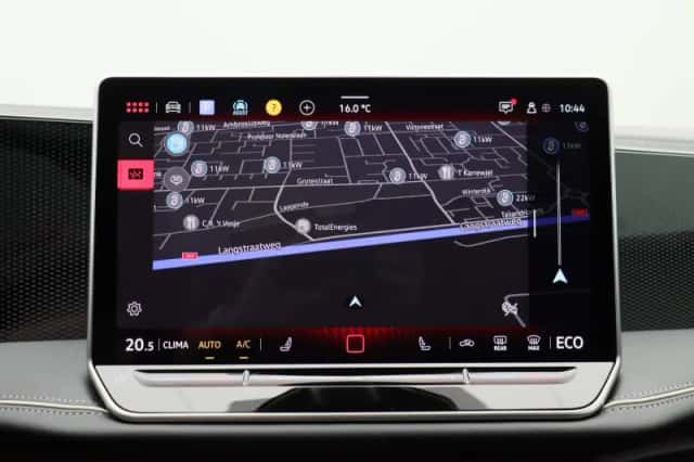 Volkswagen Passat (2024) thumbnail 16
