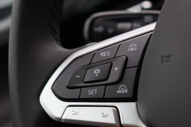 Volkswagen Passat (2024) thumbnail 17
