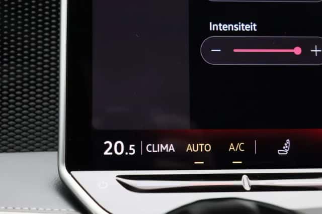 Volkswagen Passat (2024) thumbnail 22