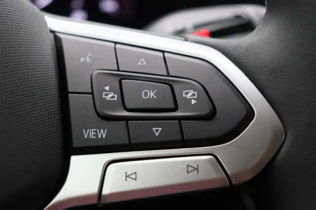 Volkswagen Passat (2024) thumbnail 24