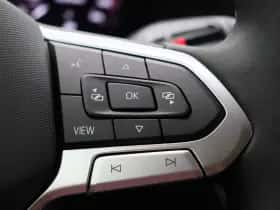 Volkswagen Passat (2024) thumbnail 24