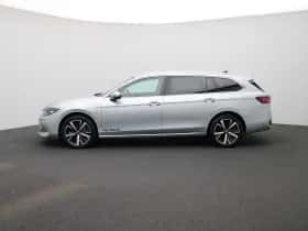 Volkswagen Passat (2024) thumbnail 4