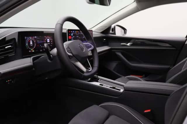 Volkswagen Passat (2024) thumbnail 33