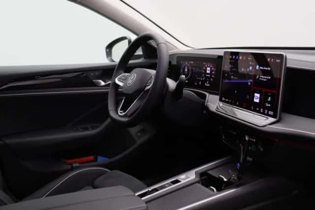 Volkswagen Passat (2024) thumbnail 34