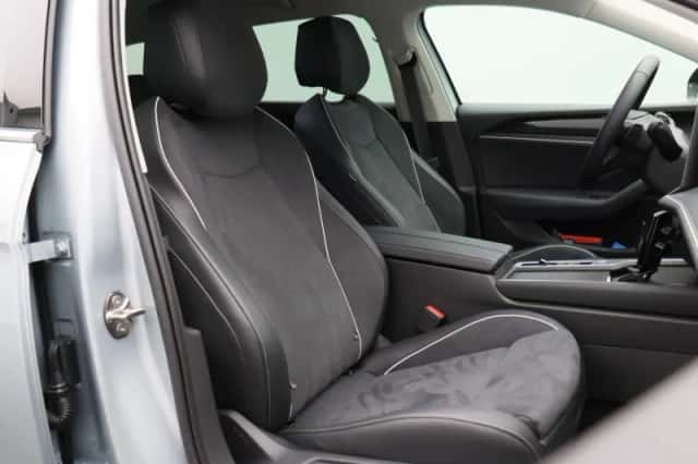 Volkswagen Passat (2024) thumbnail 35