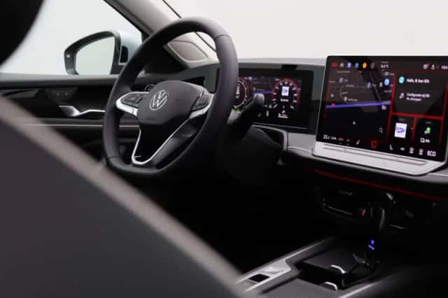 Volkswagen Passat (2024) thumbnail 36