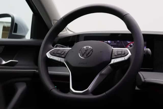 Volkswagen Passat (2024) thumbnail 38