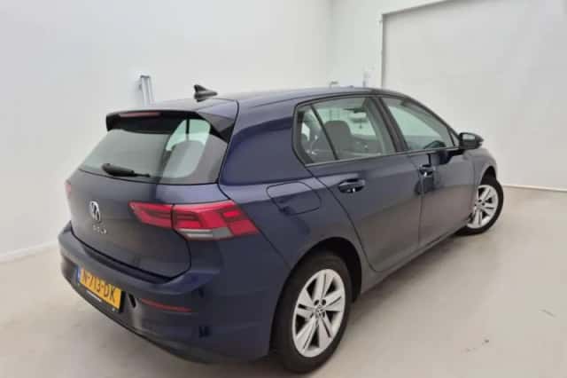 Volkswagen Golf (2021) thumbnail 2