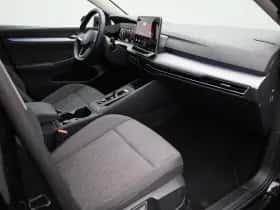 Volkswagen Golf (2024) thumbnail 39