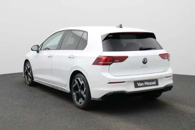 Volkswagen Golf (2025) thumbnail 2